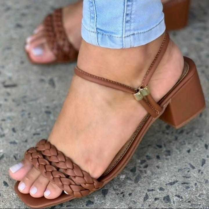 Sandalia Feminino / saltinho Médio Confortável e Ajustável
